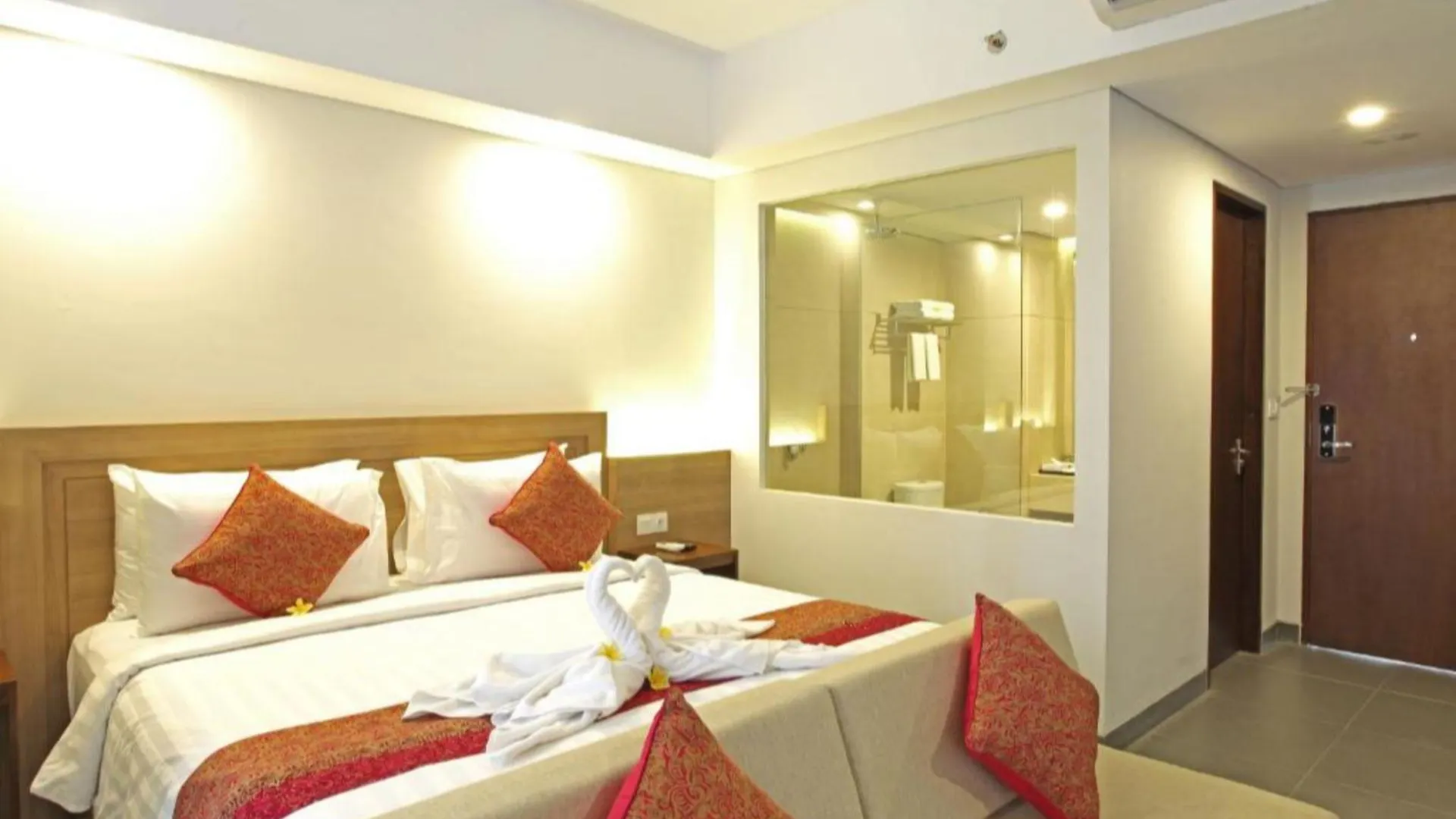 Paragon Hotel Seminyak 4*,